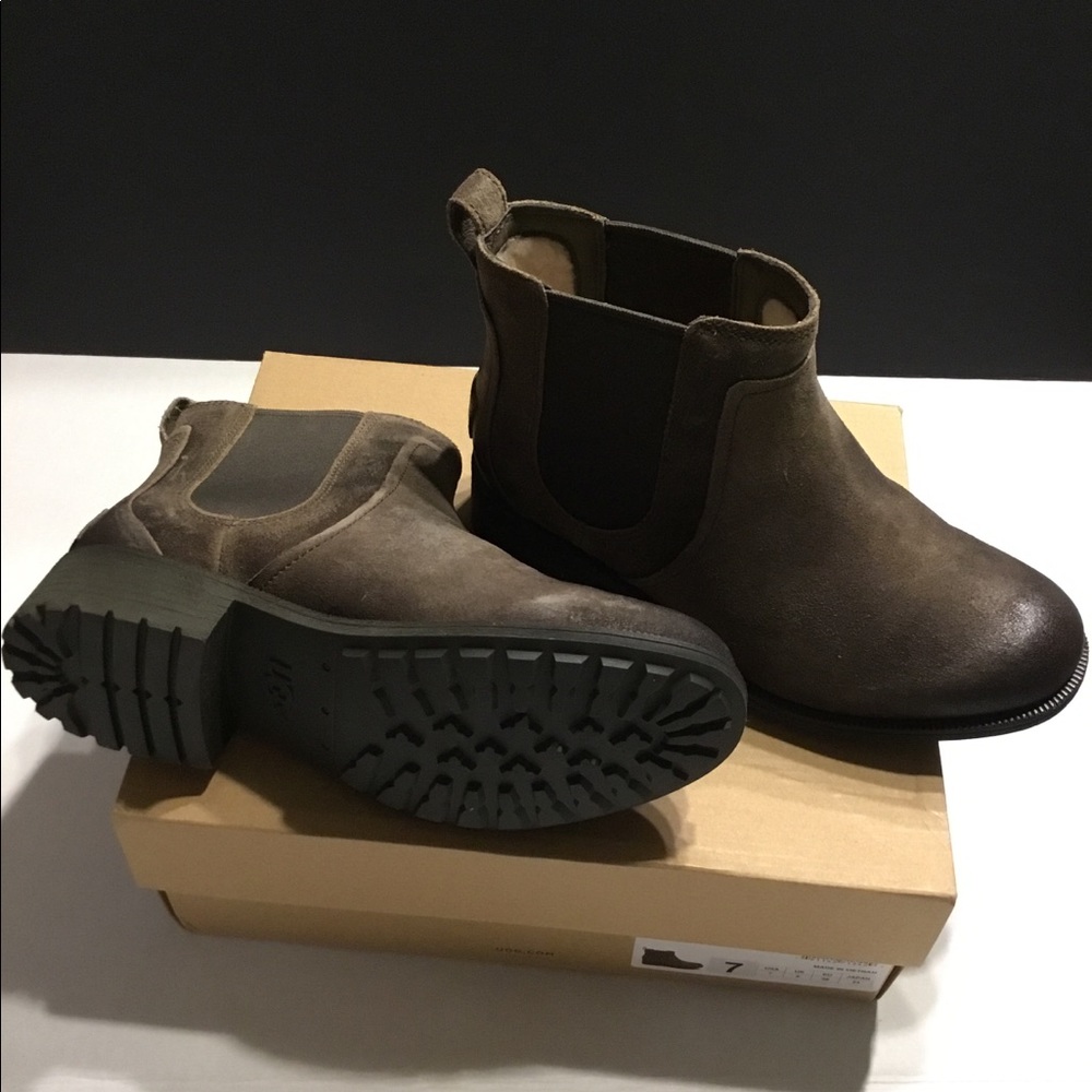 BRAND NEW WATERPROOF UGG CHELSEA